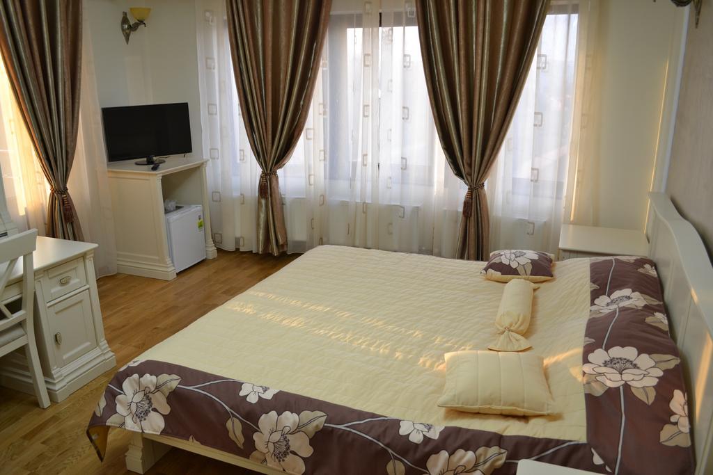 Pensiunea Codrii Mamului Lungesti Extérieur photo